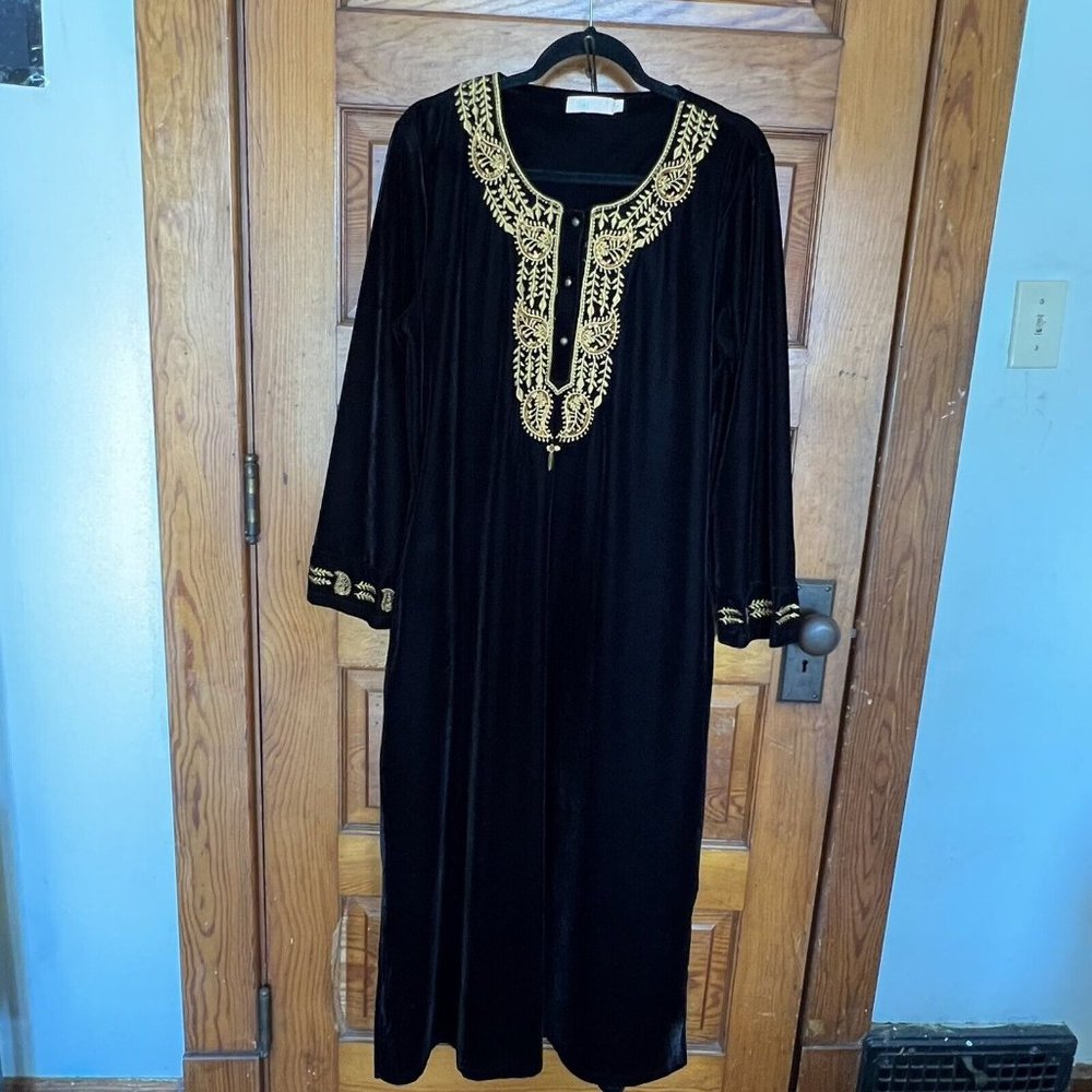 La Cera Womens Size Medium Black Velour Robe Housecoat Gold Embroidered Sequins